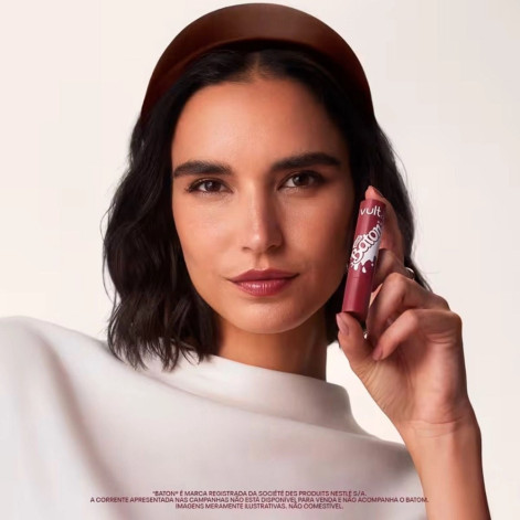 Gloss Stick Labial Vult Baton Cheirinho Inspirado Nas Frutas Vermelhas Cor Malva